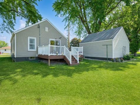 832 Grubbs Street Center Point IA 52213