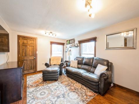 832 Grubbs Street Center Point IA 52213