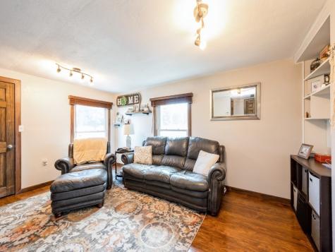 832 Grubbs Street Center Point IA 52213