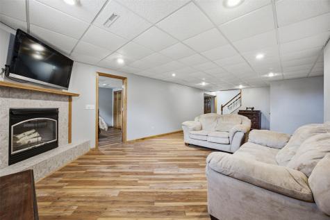 1520 Ranmar Court Ely IA 52227