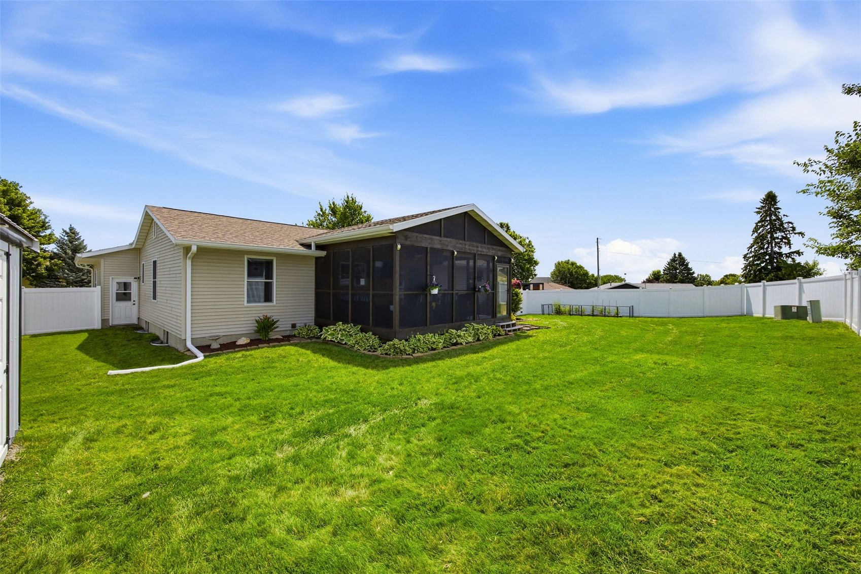 1520 Ranmar Court Ely IA 52227