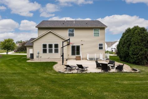 2520 Grey Wolf Hiawatha IA 52233