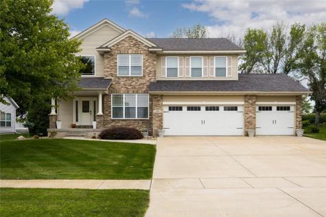 2520 Grey Wolf Hiawatha IA 52233