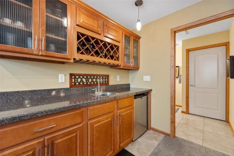 2520 Grey Wolf Hiawatha IA 52233