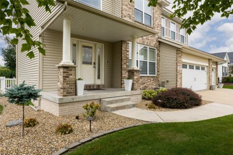 2520 Grey Wolf Hiawatha IA 52233