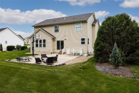 2520 Grey Wolf Hiawatha IA 52233
