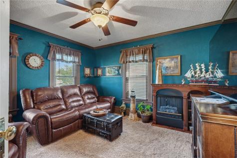 811 F Avenue NW Cedar Rapids IA 52405