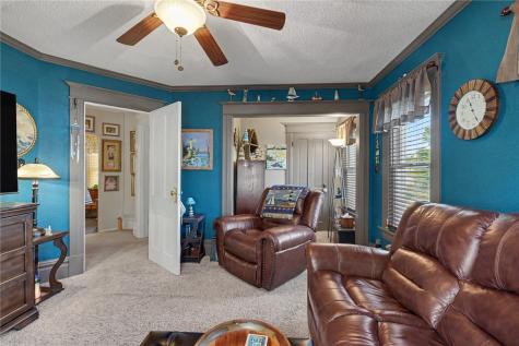 811 F Avenue NW Cedar Rapids IA 52405
