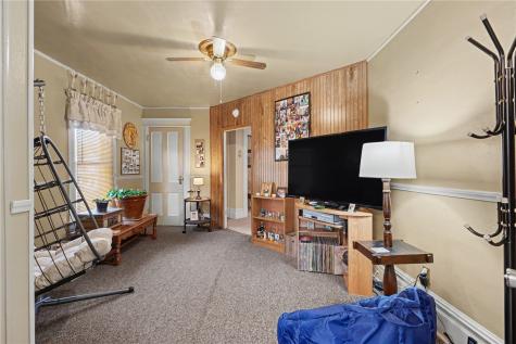 811 F Avenue NW Cedar Rapids IA 52405