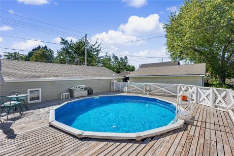 811 F Avenue NW Cedar Rapids IA 52405