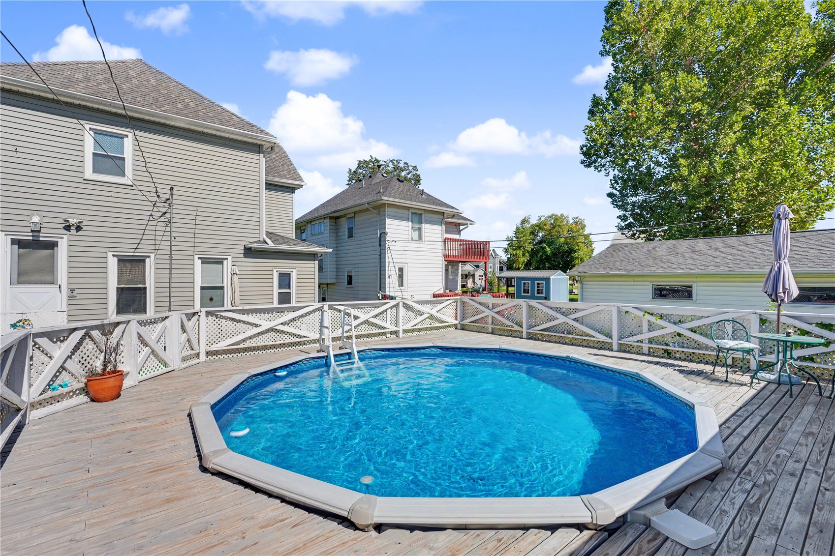 811 F Avenue NW Cedar Rapids IA 52405