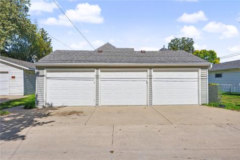 811 F Avenue NW Cedar Rapids IA 52405