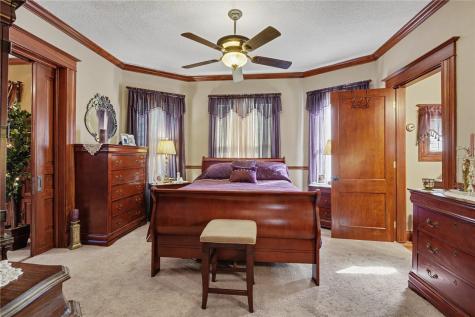 811 F Avenue NW Cedar Rapids IA 52405
