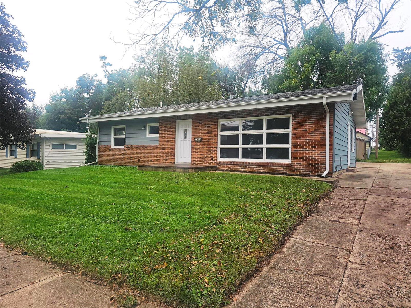 1915 11th Avenue Marion IA 52302