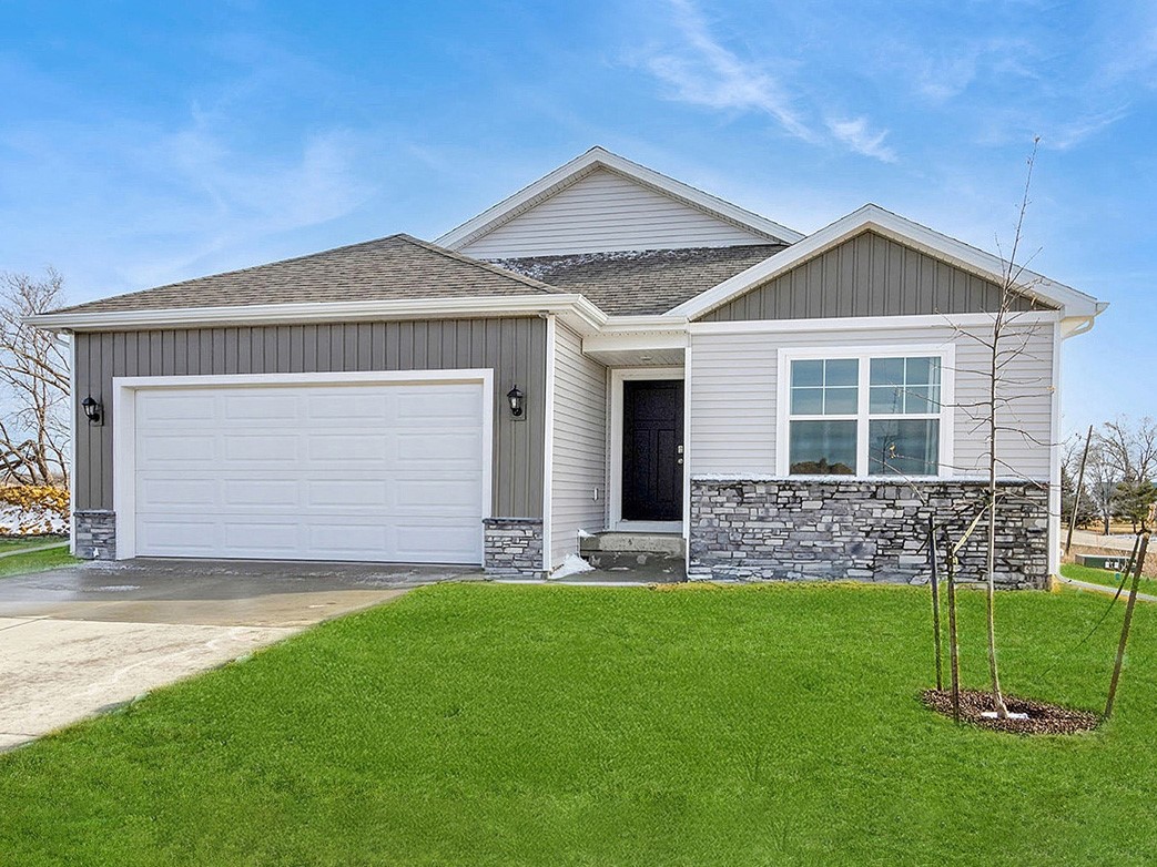 Hiawatha IA, 2729 Prairielight Drive