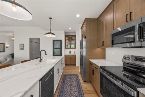 329 Mccarran Avenue NE Cedar Rapids IA 52402