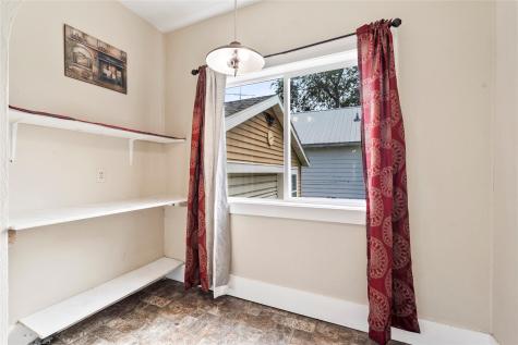 958 S Iowa Avenue Washington IA 52353