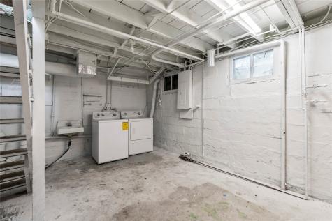 958 S Iowa Avenue Washington IA 52353