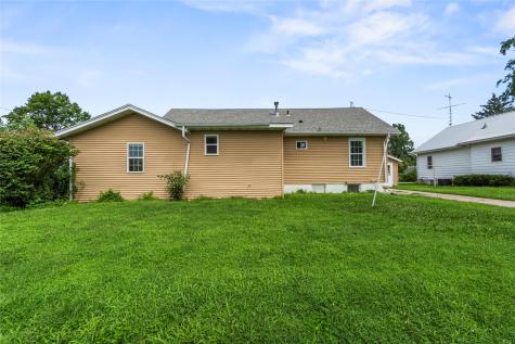 958 S Iowa Avenue Washington IA 52353