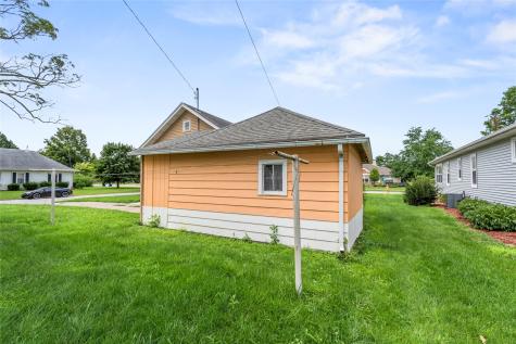 958 S Iowa Avenue Washington IA 52353
