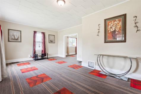 958 S Iowa Avenue Washington IA 52353