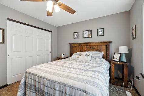 8615 Harrington Drive NE Cedar Rapids IA 52402