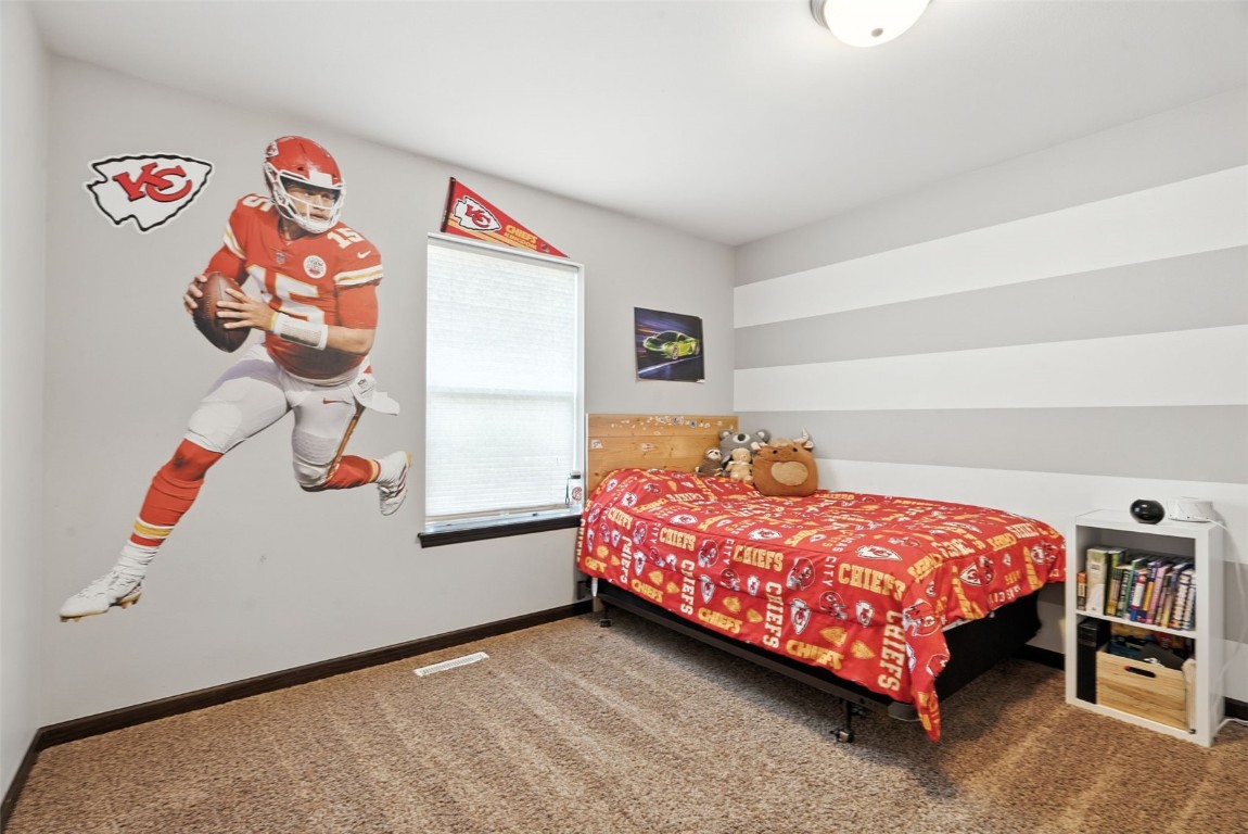 8615 Harrington Drive NE Cedar Rapids IA 52402