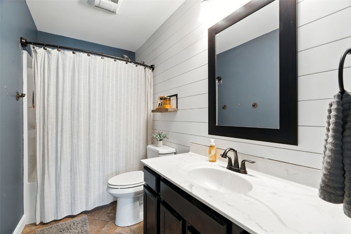 8615 Harrington Drive NE Cedar Rapids IA 52402