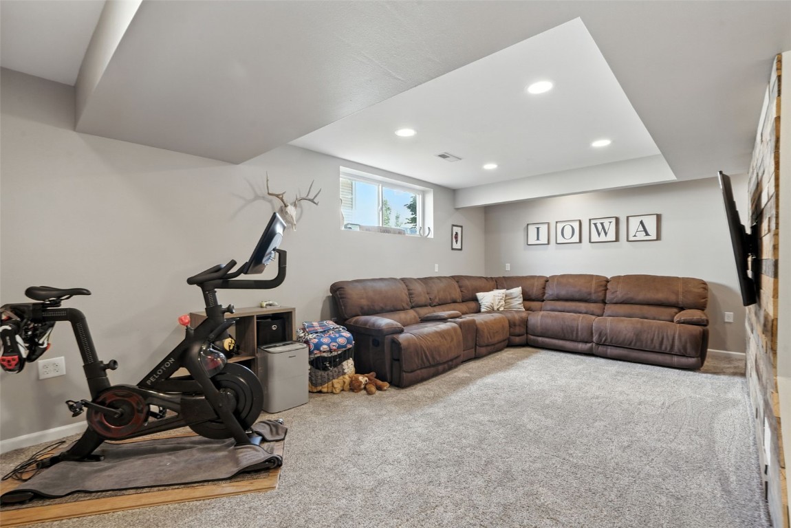 8615 Harrington Drive NE Cedar Rapids IA 52402
