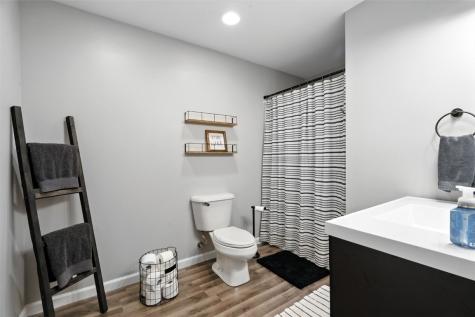8615 Harrington Drive NE Cedar Rapids IA 52402