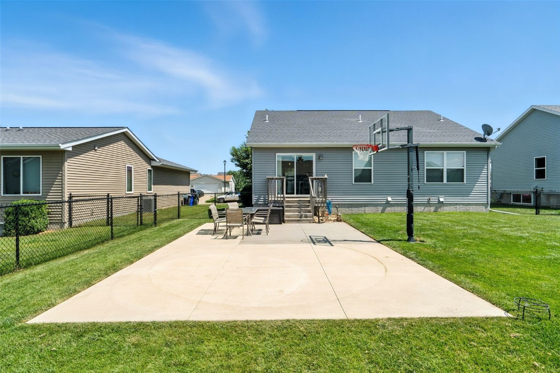8615 Harrington Drive NE Cedar Rapids IA 52402