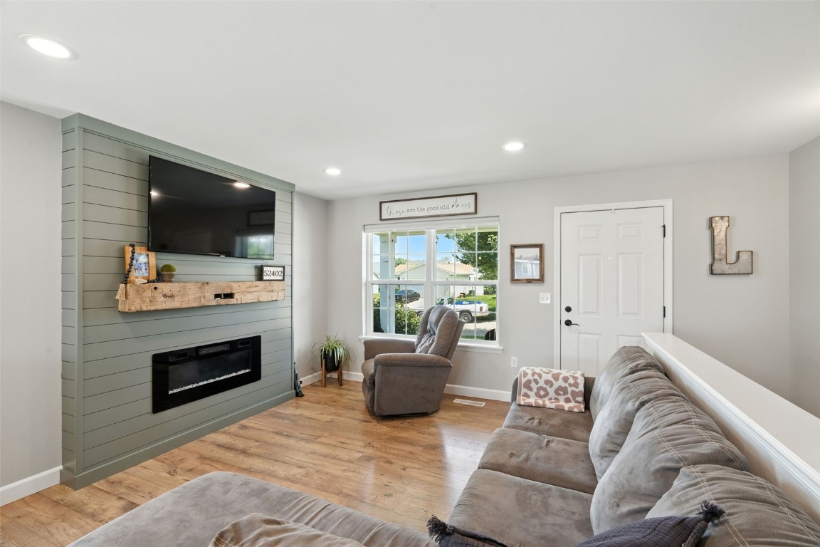 8615 Harrington Drive NE Cedar Rapids IA 52402