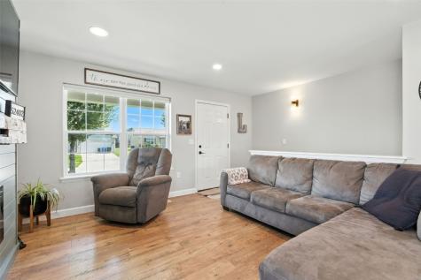 8615 Harrington Drive NE Cedar Rapids IA 52402