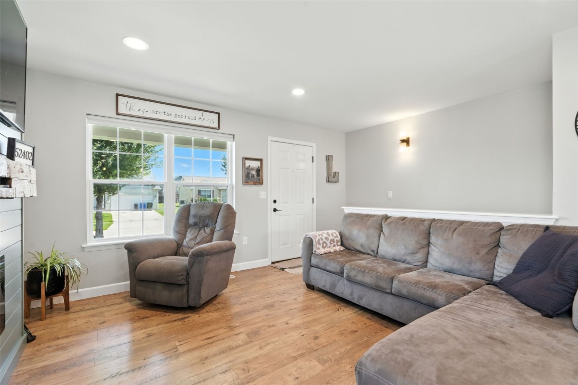 8615 Harrington Drive NE Cedar Rapids IA 52402