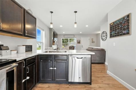 8615 Harrington Drive NE Cedar Rapids IA 52402