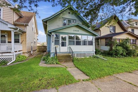 1529 D Avenue NE Cedar Rapids IA 52402