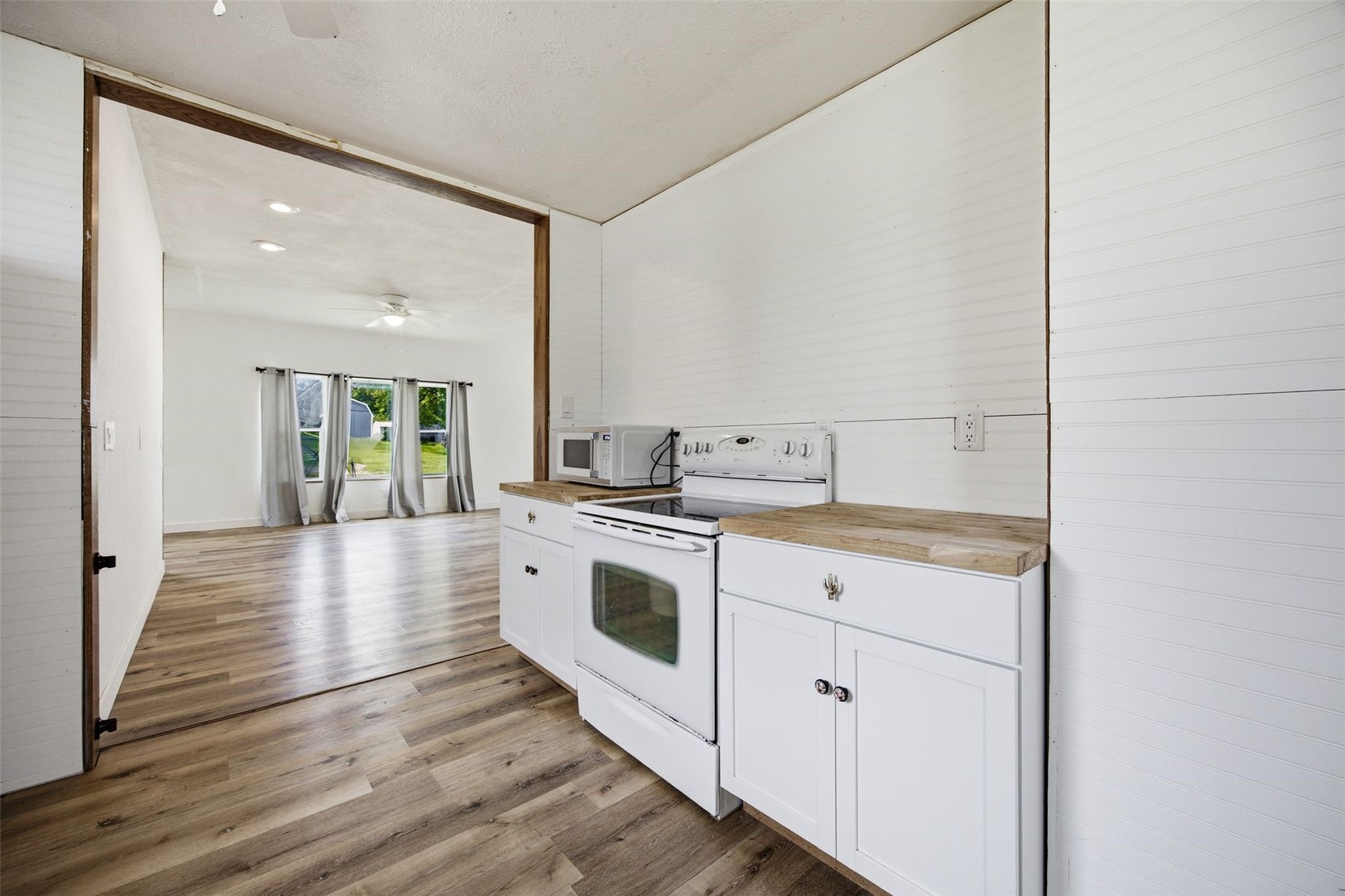 5922 Troy Mills Road Coggon IA 52344