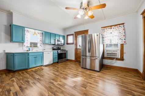 601 E 1st Street Mechanicsville IA 52306