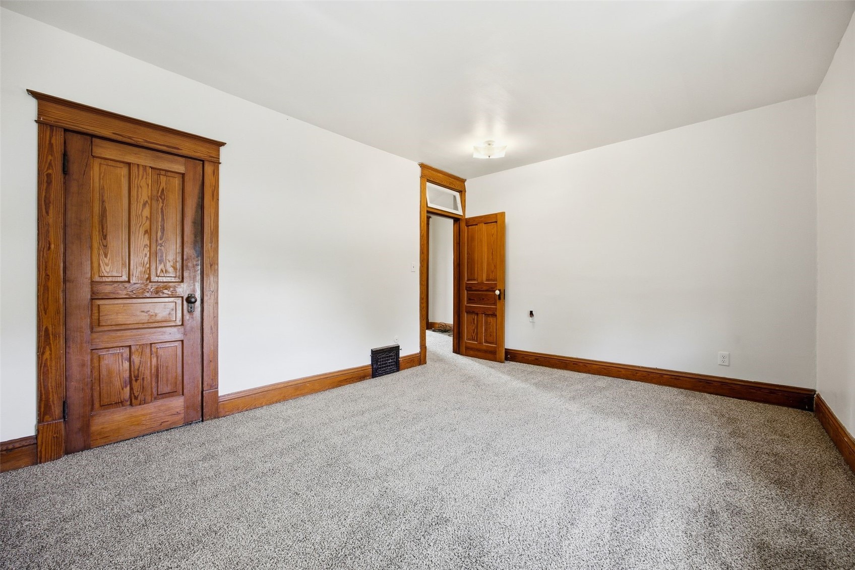 601 E 1st Street Mechanicsville IA 52306