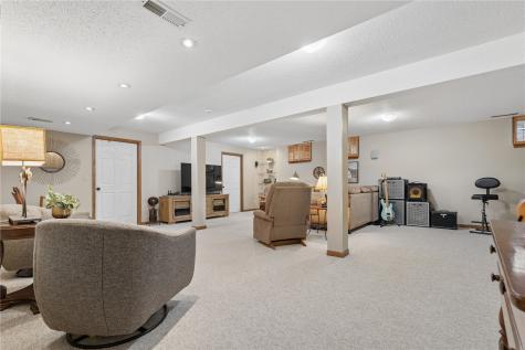 9445 Deer Ridge Drive Cedar Rapids IA 52411