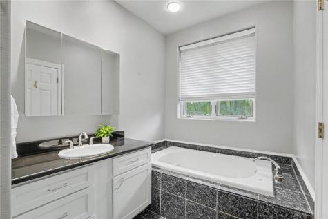 5 E Dovetail Place Coralville IA 52241
