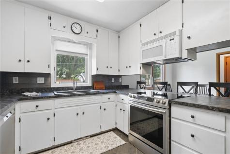 2245 Brockman Avenue Marion IA 52302