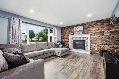 7925 Foxfield Drive NE Cedar Rapids IA 52402