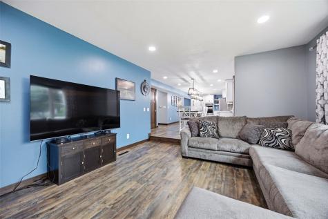 7925 Foxfield Drive NE Cedar Rapids IA 52402