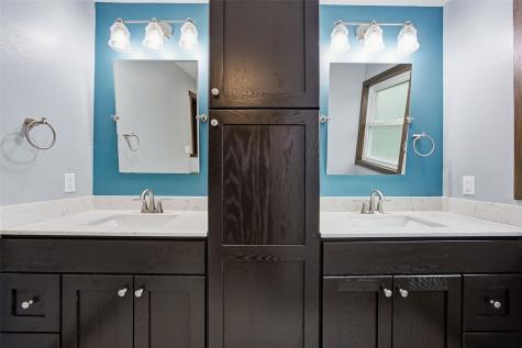 7925 Foxfield Drive NE Cedar Rapids IA 52402