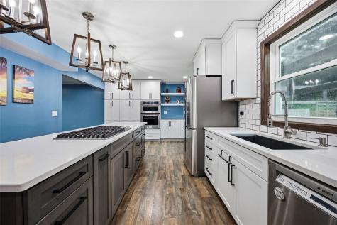 7925 Foxfield Drive NE Cedar Rapids IA 52402
