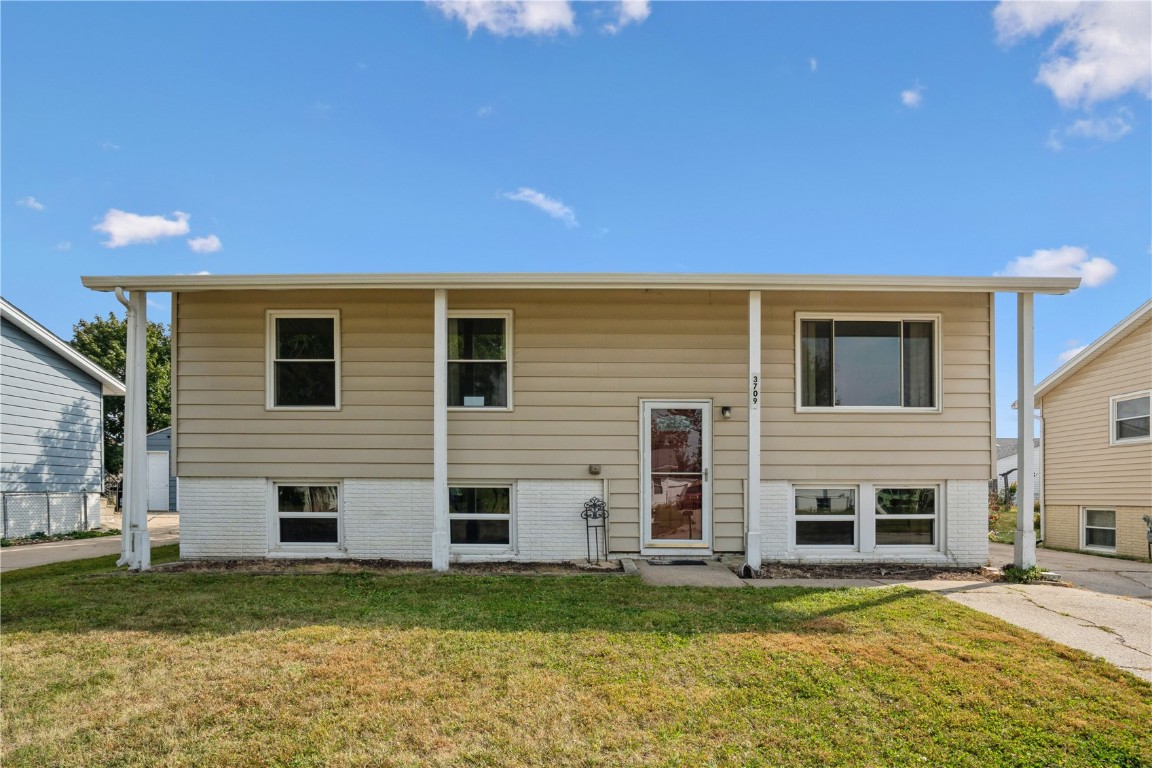 3709 Spruce Wood Drive NE Cedar Rapids IA 52402