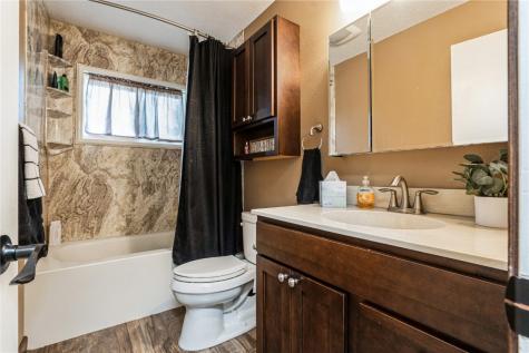 3709 Spruce Wood Drive NE Cedar Rapids IA 52402