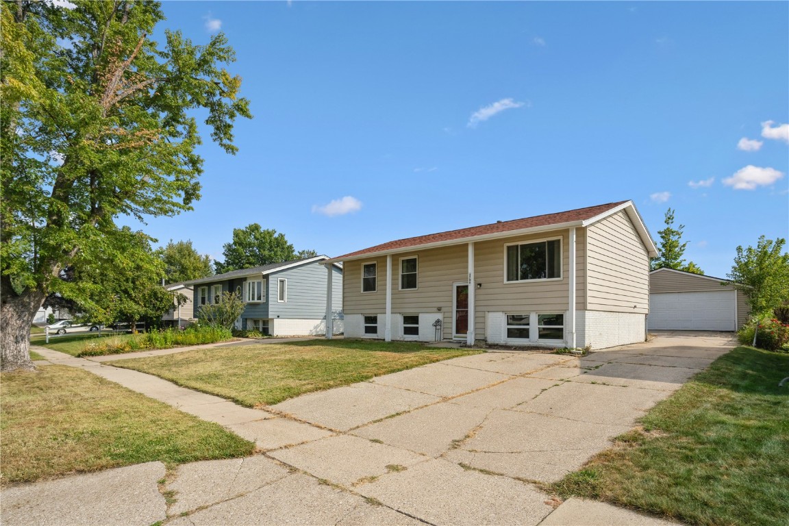 3709 Spruce Wood Drive NE Cedar Rapids IA 52402