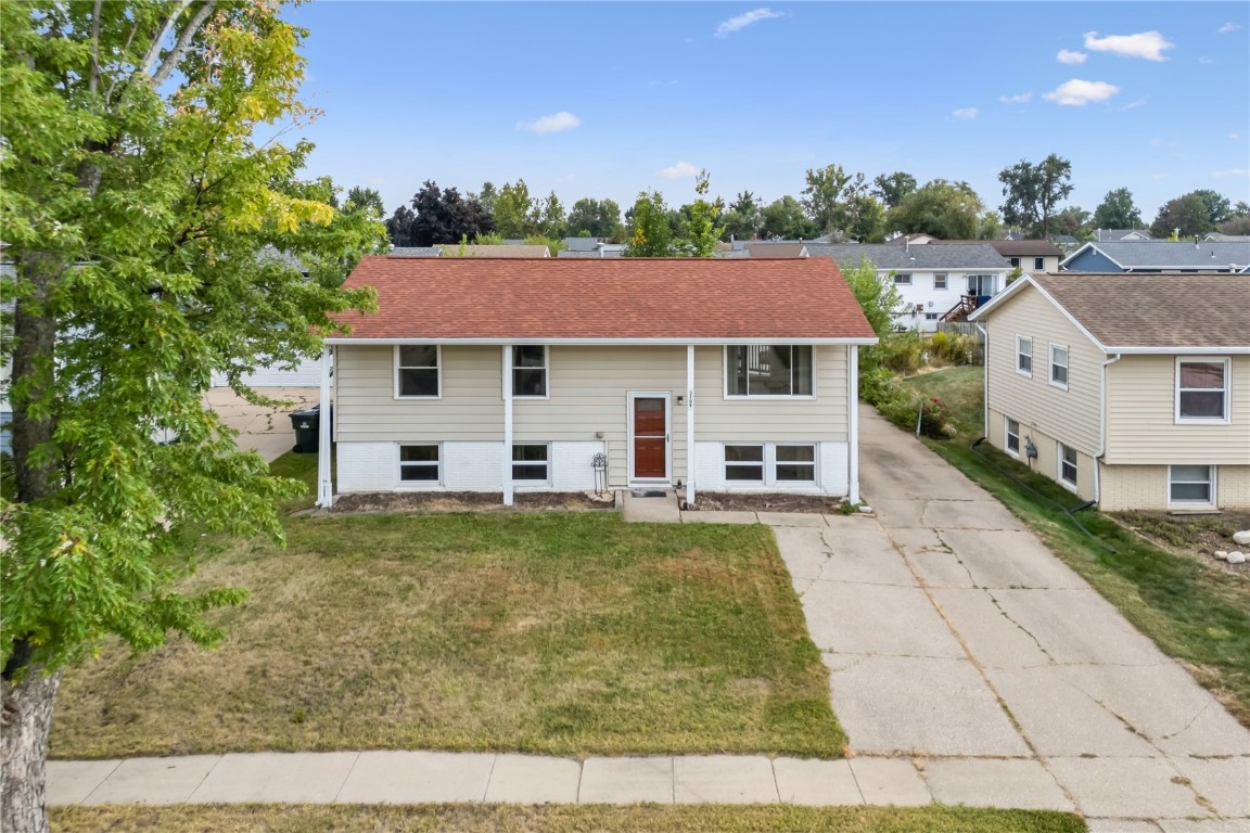 3709 Spruce Wood Drive NE Cedar Rapids IA 52402